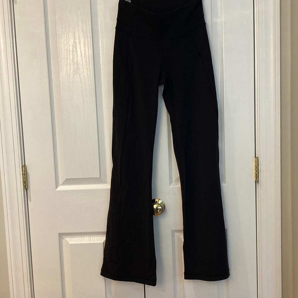 Lululemon High Rise Groove Pant. Size 6. Black.